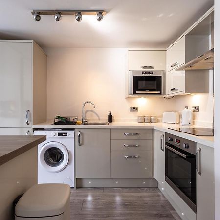 Modern 2 Bed Apartment Near Gatwick Crawley (West Sussex) Exterior foto
