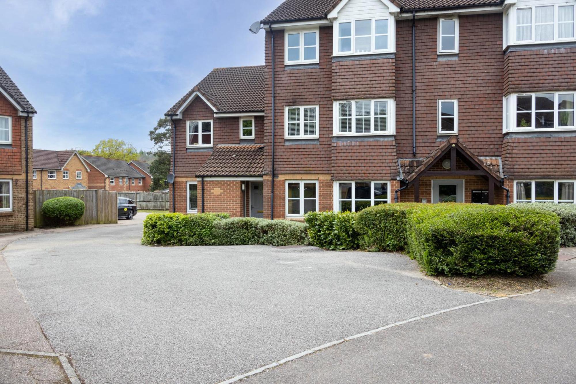 Modern 2 Bed Apartment Near Gatwick Crawley (West Sussex) Exterior foto